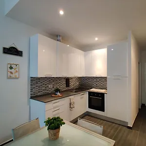 https://vista-sul-carruggio-centro-storico-di-chiavari.hotelitalianriviera.com