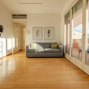 Apartment Iris -due Ampie Terrazze Vista Duomo, Florence