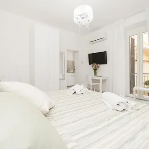 https://white-flat-termini.it-romehotels.com